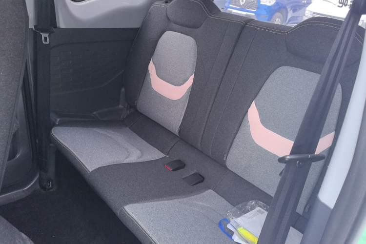 Used Chery QQ Ice Cream 2022 170km Sundae Phosphate Lithium-Ion
