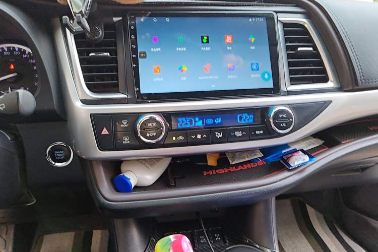 Used Toyota Highlander 2018 2.0T Four-Wheel Drive Luxury Version 7 Seats China VI Standard Audio And AC Panel