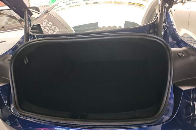 Used Tesla Model 3 2023 Rear-Wheel-Drive Version
