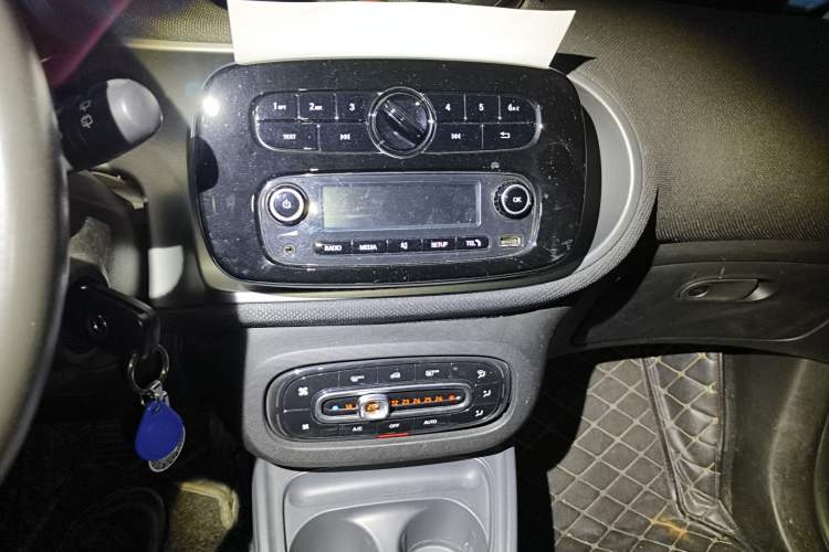 Used smart fortwo 2015 1.0L 52 kW Hardtop Passion Edition