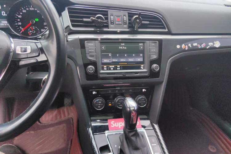 Used Volkswagen Lamando 2018 230TSI DSG Fashion Edition Audio And AC Panel