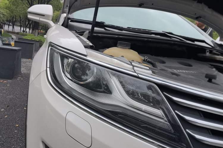 Used Lincoln MKC 2017 2.0T Four-Wheel Drive Zunya Edition Right Front Headlight