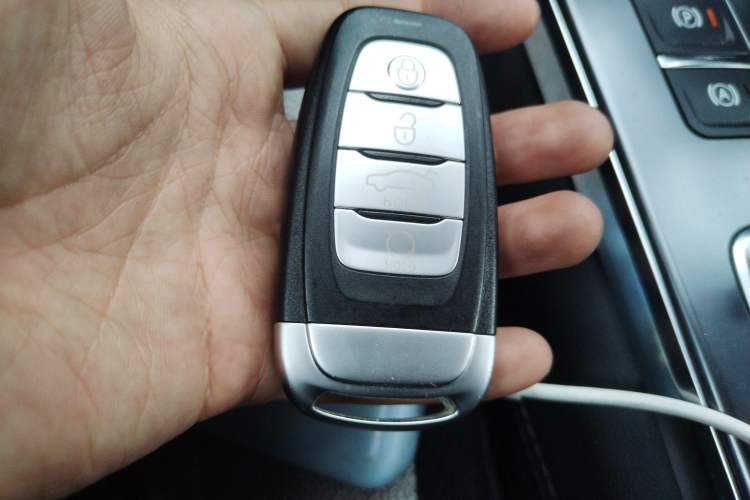 Used Hongqi H5 2022 Classic Model Facelift 1.5T DCT Qiyun Edition Vehicle Key