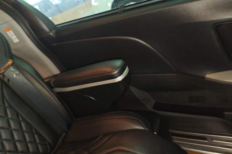 Used Toyota Sienna 2017 3.5L Four-Wheel Drive LE Trim 7 Seats – U.S. Specification
