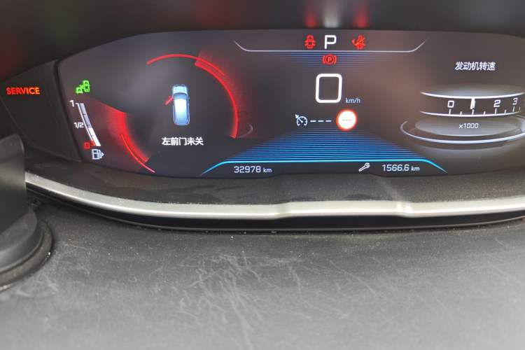 Used Peugeot 5008 2017 380THP 7-Seater Luxury Edition Odometer Close Up