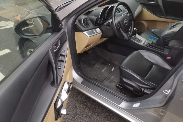 Used Mazda 3 2010 Hatchback 1.6 Automatic Luxury Model