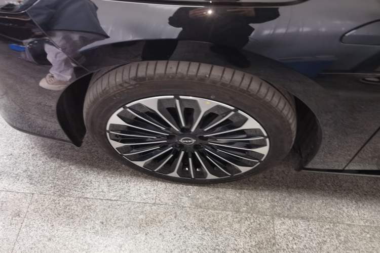 Used Nissan N7 2025 510 Pro Left Front Wheel Hub