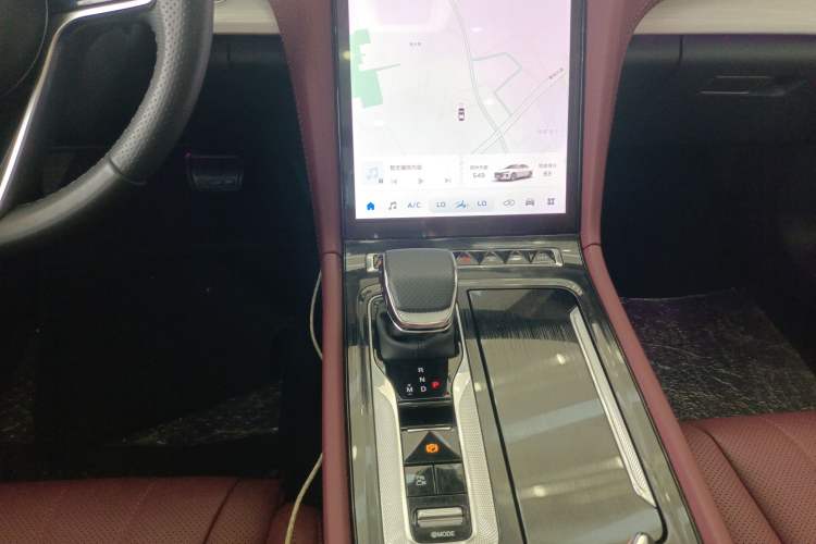 Used Hongqi H5 2025 2.0T Automatic Flag Edition – 500 000 Units Commemorative Version