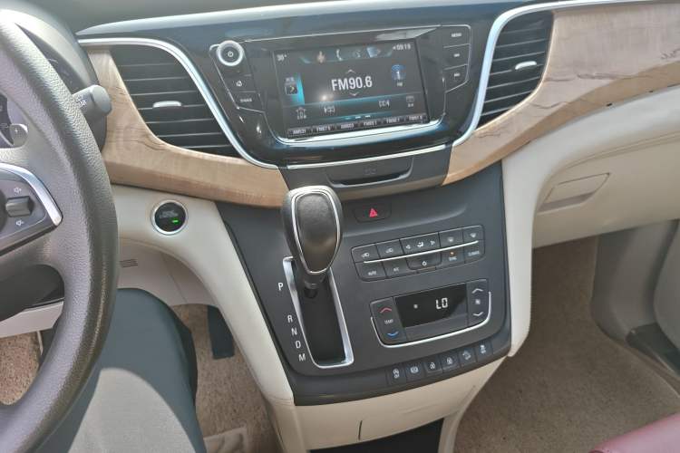 Used Buick GL8 2017 ES 28T Comfort Model China V Standard Audio And AC Panel