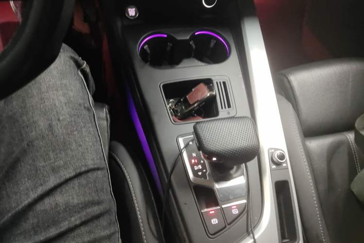 Used Audi A4L 2022 40 TFSI Luxury Dynamic Model Gear Lever