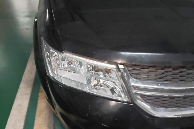 Used Dodge Journey 2013 2.4L Two-Wheel Drive Luxury Version Right Front Headlight