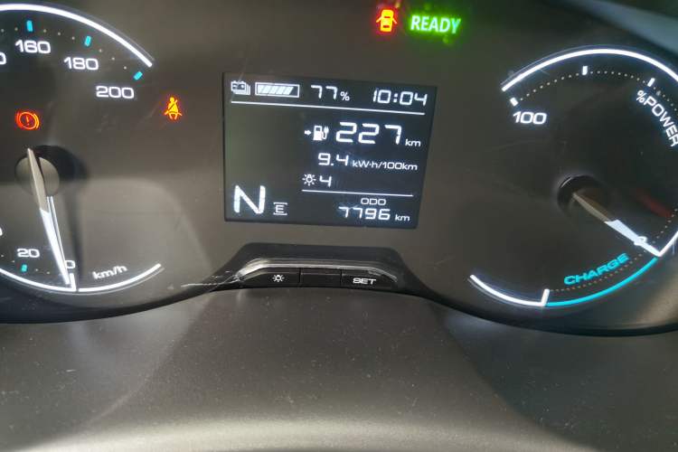 Used Wuling Hongguang New Energy 2024 All-Electric Model 300KM Practical Version Odometer Close Up