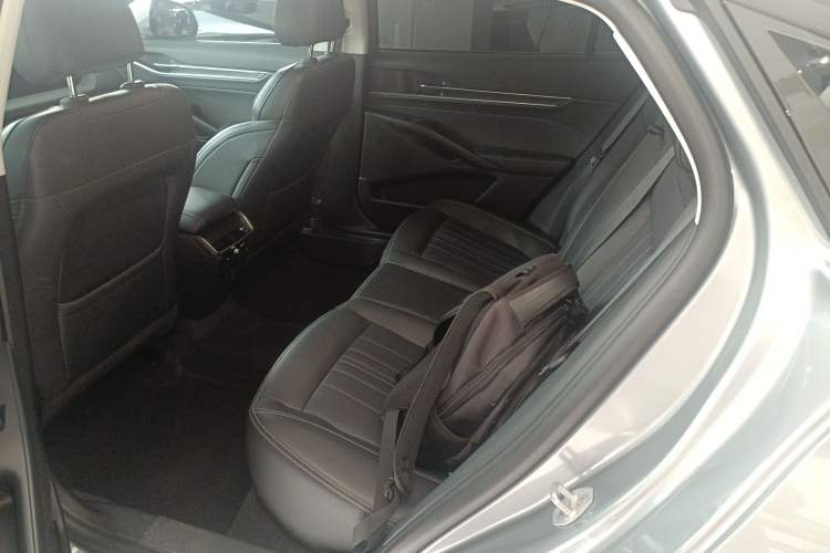 Used Ford Mondeo 2025 2.0T EcoBoost Luxury Version Left Rear Seat