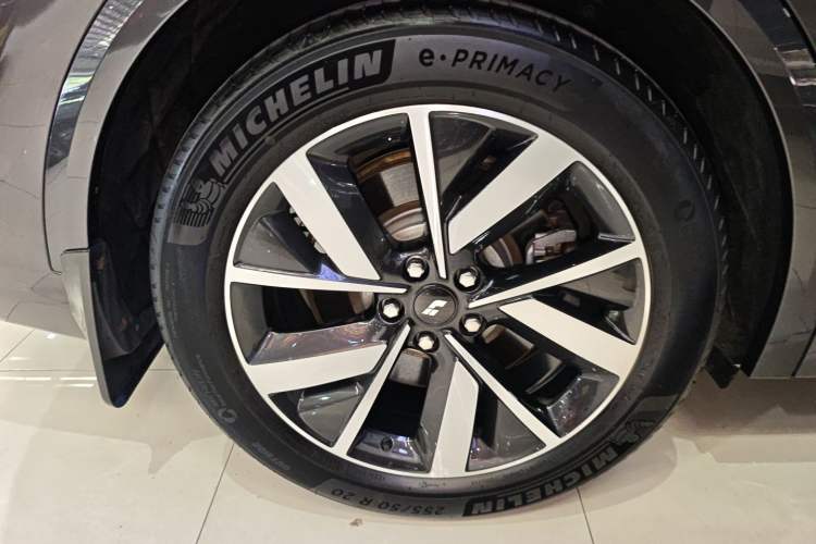 Used Li Auto L8 2023 Pro Model
