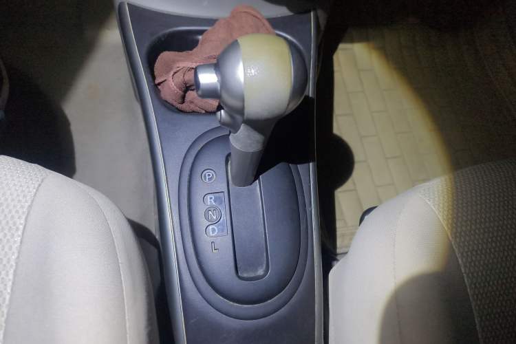 Used Nissan Sunny 2011 1.5XL CVT Luxury Edition Gear Lever