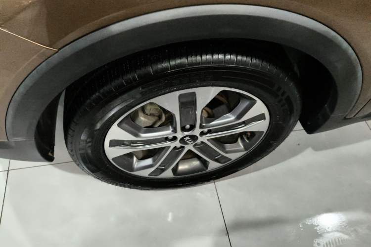 Used Kia Sportage R 2019 2.0L Automatic Smart Luxury Edition Left Front Wheel Hub