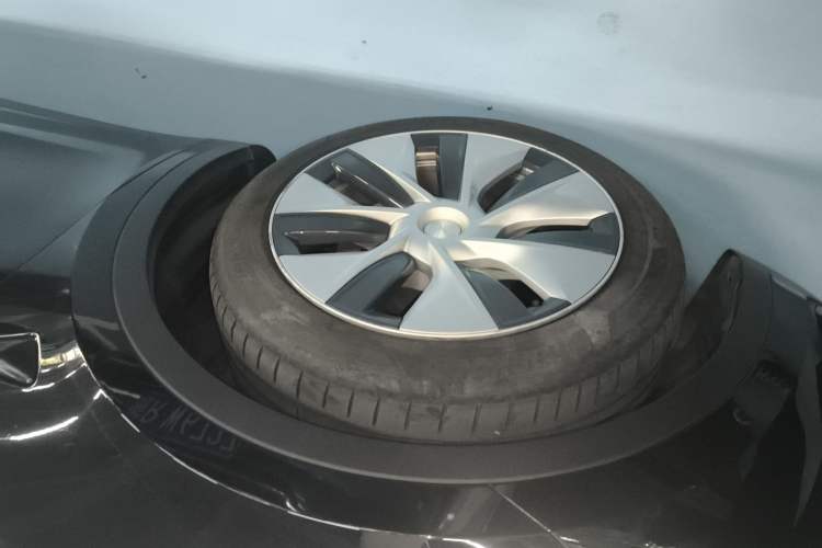 Used Tesla Model Y 2021 Long-Range All-Wheel-Drive Version