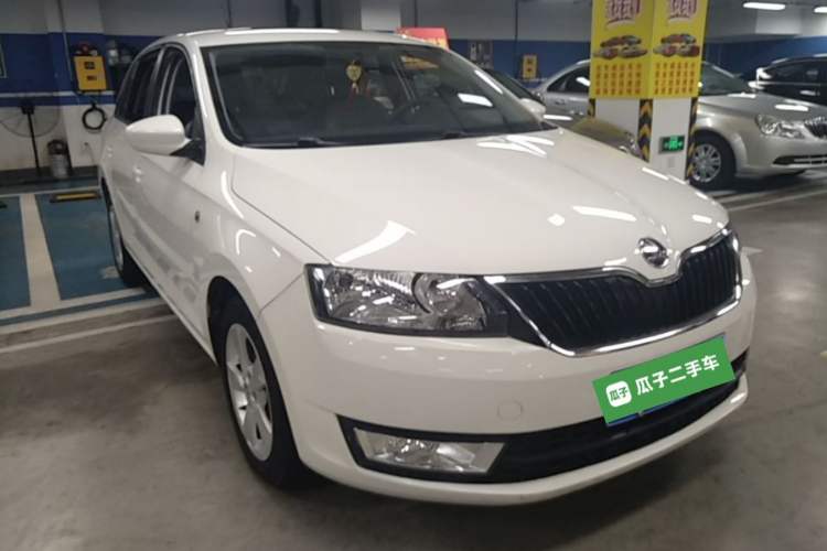 Used Skoda Rapid Spaceback 2014 1.6L Manual Enjoyment Edition
