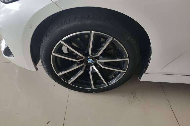 Used BMW 3 Series 2024 325Li M Sport Package Left Front Wheel Hub