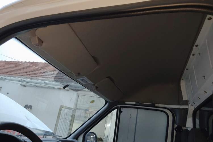 Used JMC Transit 2019 2.8T Commercial Version Short Wheelbase Mid-Roof 3-Seater China VI Standard JX493