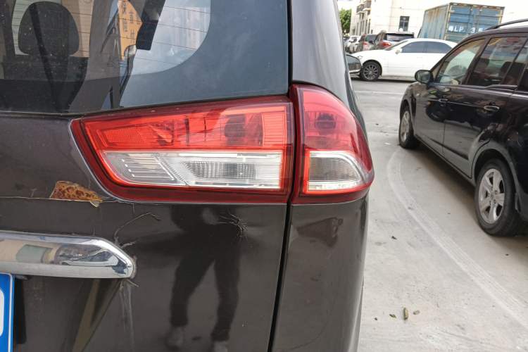 Used Dongfeng Fengon 330 2018 1.5L 330S Comfort Edition DK15 Right Rear Taillight