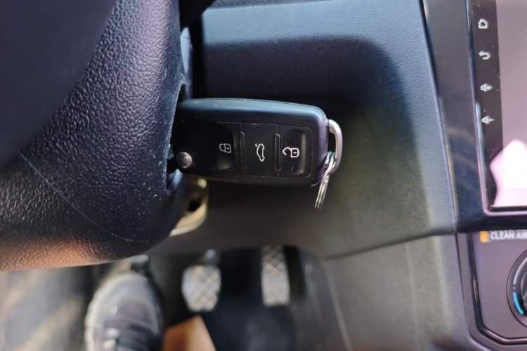 Used Volkswagen Jetta 2017 1.4L Manual Fashion Edition Interior 1