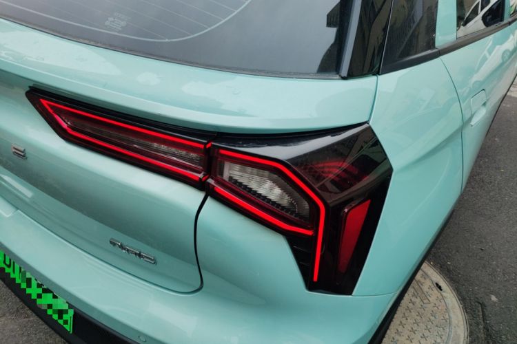 Used Geometry E Firefly 2024 301km Starlight Right Rear Taillight