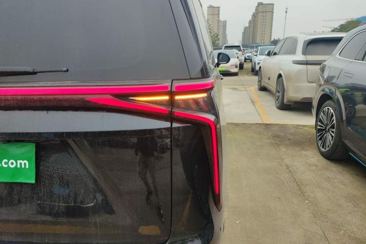 Used SAIC MAXUS G90 2022 2.0T Interstellar Six-Seater Edition
