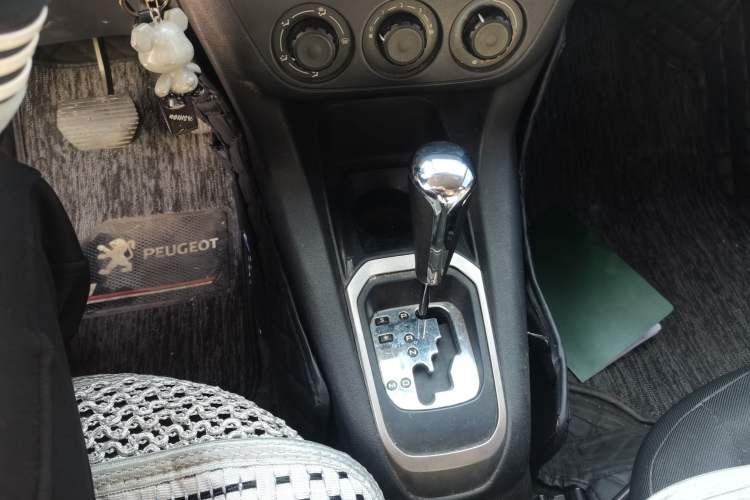 Used Peugeot 301 2014 1.6L Automatic Comfort Edition Gear Lever