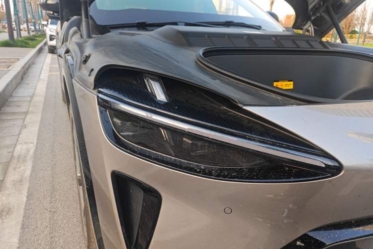 Used Xiaomi Auto YU7 2025 Ultra-Long Range Rear-Wheel Drive Version Right Front Headlight