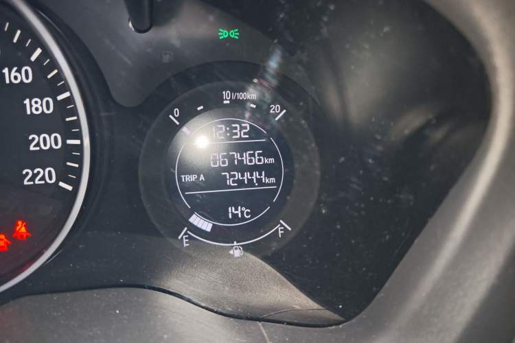 Used Honda Vezel 2020 1.5L CVT Pioneer Edition Odometer Close Up