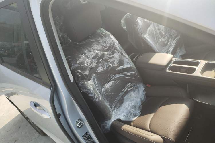 Used Wuling Wuling Starlight 730 2025 Model Plug-in Hybrid 125km Luxury Edition
