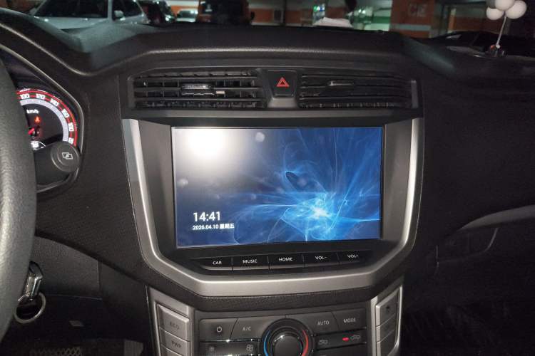 Used SAIC MAXUS T60 2017 2.0T Gasoline Automatic 4x4 High-Ride Elite Standard Cabin Audio And AC Panel