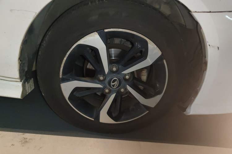 Used Soueast V5 Lingzhi 2017 1.5L CVT New Yiyi Model Right Front Wheel Hub