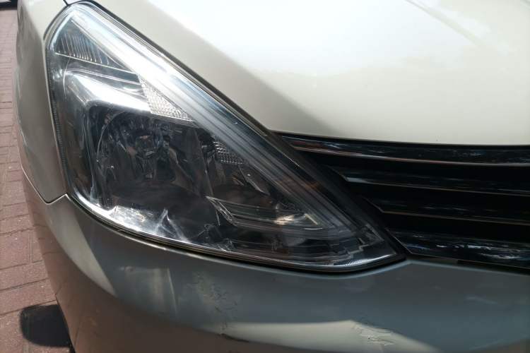 Used Nissan Livina 2013 1.6XE CVT Comfort Edition Right Front Headlight