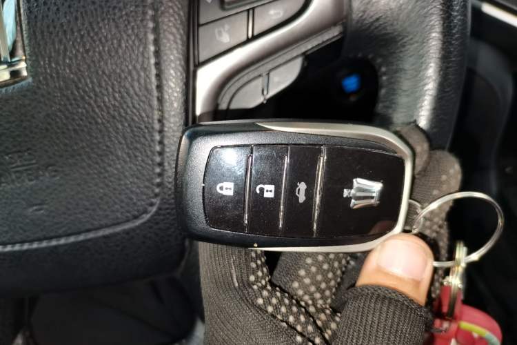 Used Toyota Crown 2015 2.0T Luxury Edition Vehicle Key