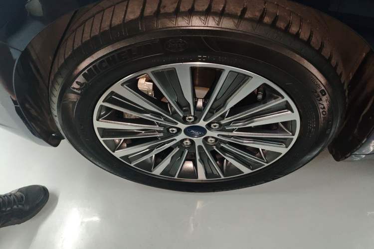 Used Ford Mondeo New Energy 2018 2.0 PHEV Smart-Controlled Fashion Edition China VI Standard Exterior 4