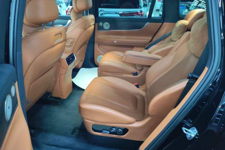 Used Hima AITO M9 2024 All-Electric Ultra Version 100 kWh 6-Seater Model Left Rear Seat