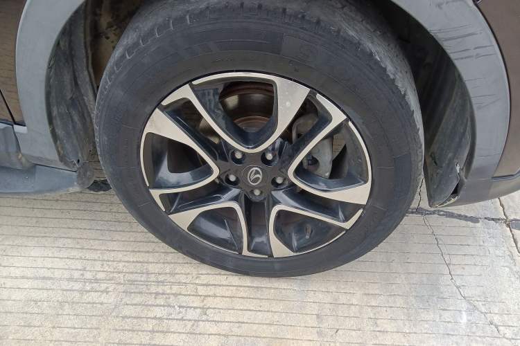 Used Soueast DX7 2017 1.5T Automatic Glory Edition Right Front Wheel Hub