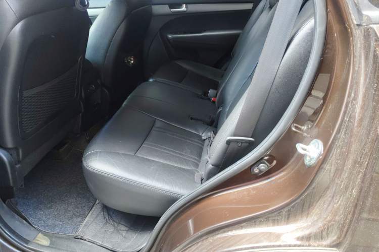 Used Kia Sorento 2013 2.4L 7-Seater Gasoline Luxury Version China IV Standard Left Rear Seat