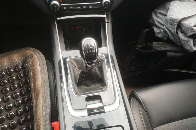 Used CHANGAN Eado 2019 High-Energy Edition 1.6L GDI Manual Pioneer Model China VI Standard Gear Lever