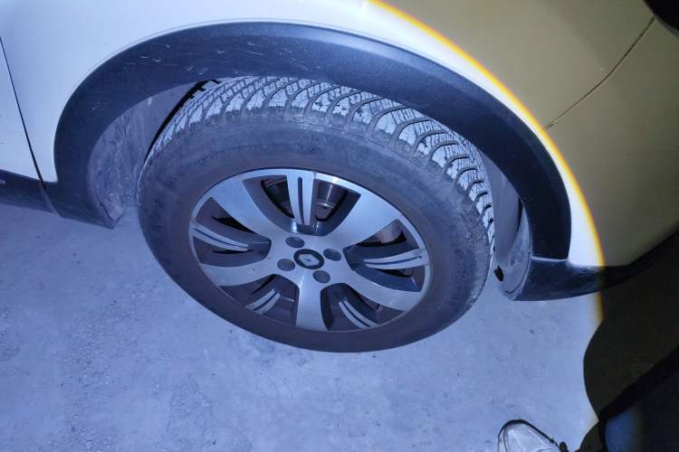 Used Renault Captur 2015 1.2T Automatic Comfort Edition Right Front Wheel Hub