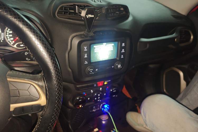 Used Jeep Renegade 2017 180T Automatic Jingneng Edition Audio And AC Panel