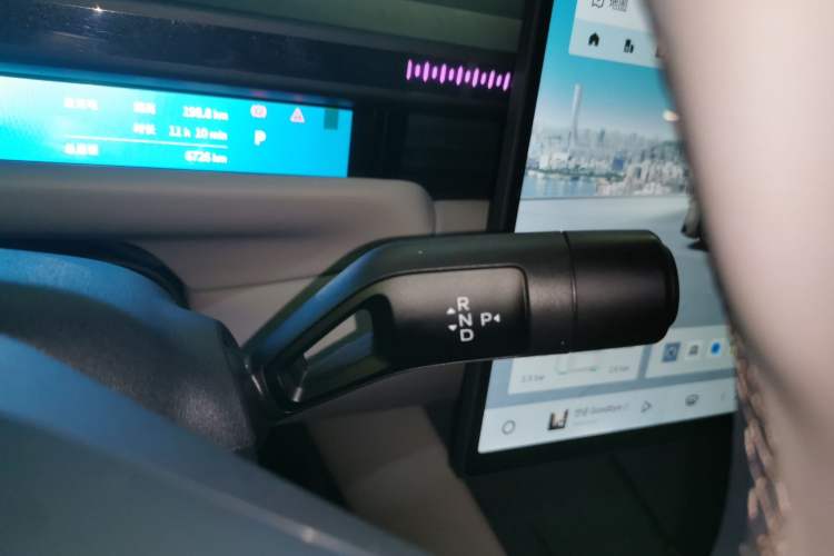 Used Lynk & Co Z10 2025 95 kWh 766 km Range Rear-Wheel Drive Max