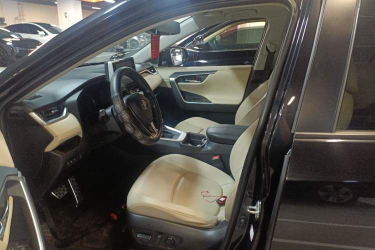 Used Toyota RAV4 2020 2.0L CVT Two-Wheel Drive Fashion PLUS Edition