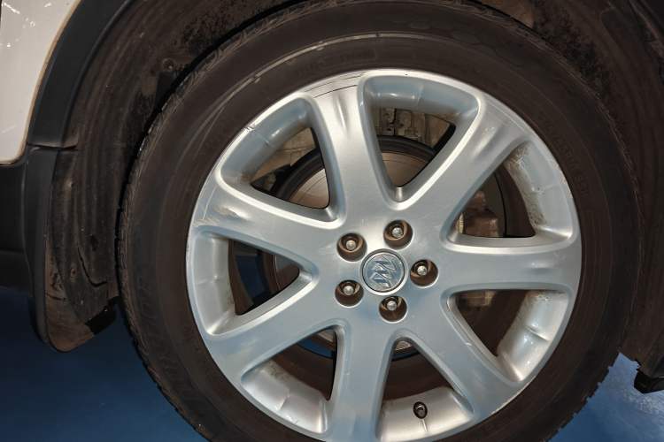 Used Buick Encore 2014 1.4T Automatic Two-Wheel Drive Urban Elite Model Right Front Wheel Hub