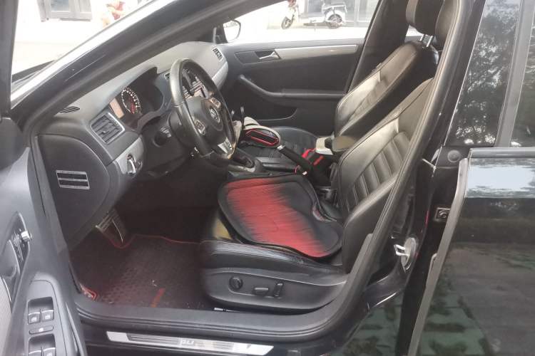 Used Volkswagen Sagitar 2013 2.0 TSI GLI Left Front Seat