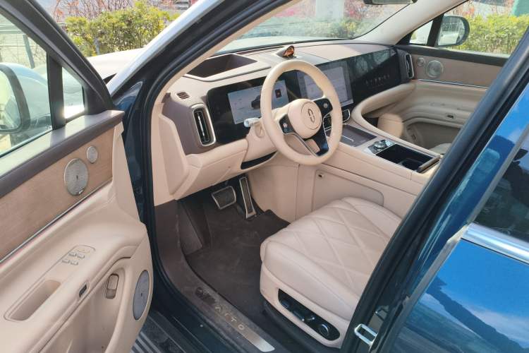 Used Hima AITO M9 2025 Extended-Range Ultra Version 52 kWh 6-Seater Driver Seat