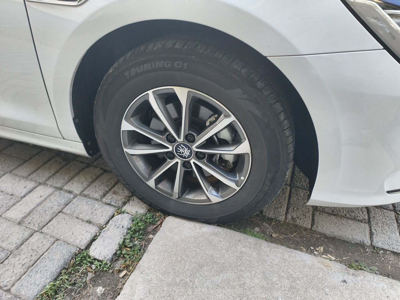 BYD Qin PLUS 2024 HONOR Edition DM-i 55KM Leading Model — снимка 8
