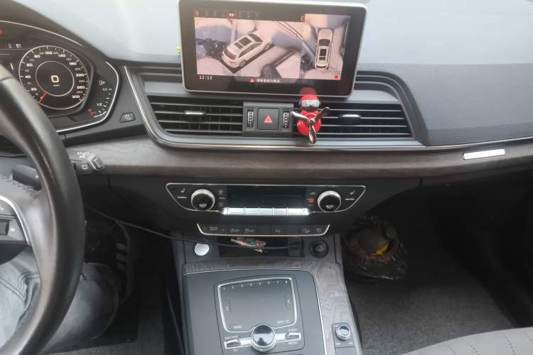 Used Audi Q5L 2018 40 TFSI Prestige Fashion Edition China V Audio And AC Panel